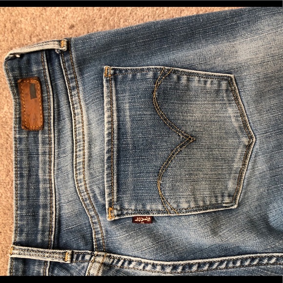 Boot Cut Levi Jeans - Picture 5 of 6